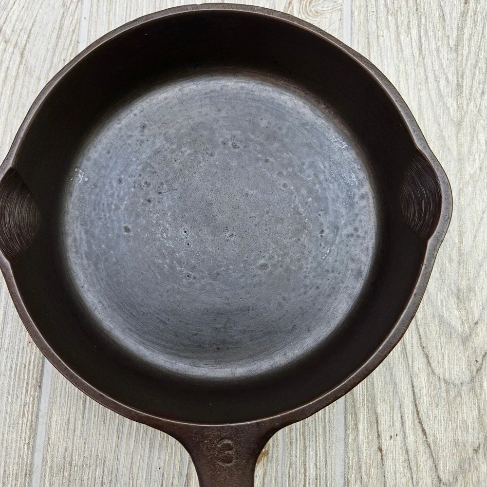 Vintage Unmarked Wagner #3 Cast Iron Skillet‎ 6 1/2 Inch No Spin